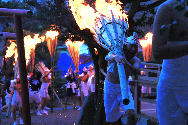 麓山の火祭りの写真2