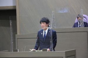町政報告をする山本育男町長