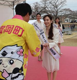 冨田キアナさん委嘱状交付