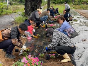 花植えの様子1