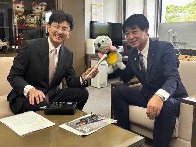 5月とみっぴーラジオ 出演者の写真