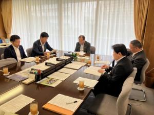 自由民主党東日本大震災復興加速化本部へ要望書手交写真