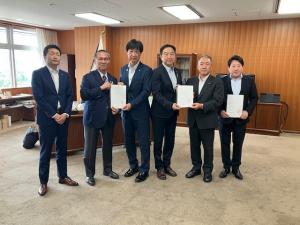 復興庁へ要望書手交写真