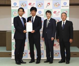 要望書手交の様子