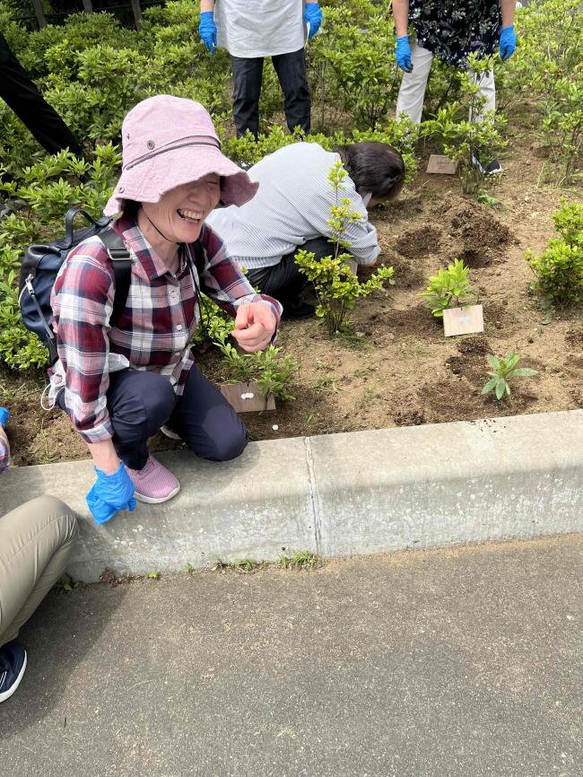つつじ植樹の様子の画像