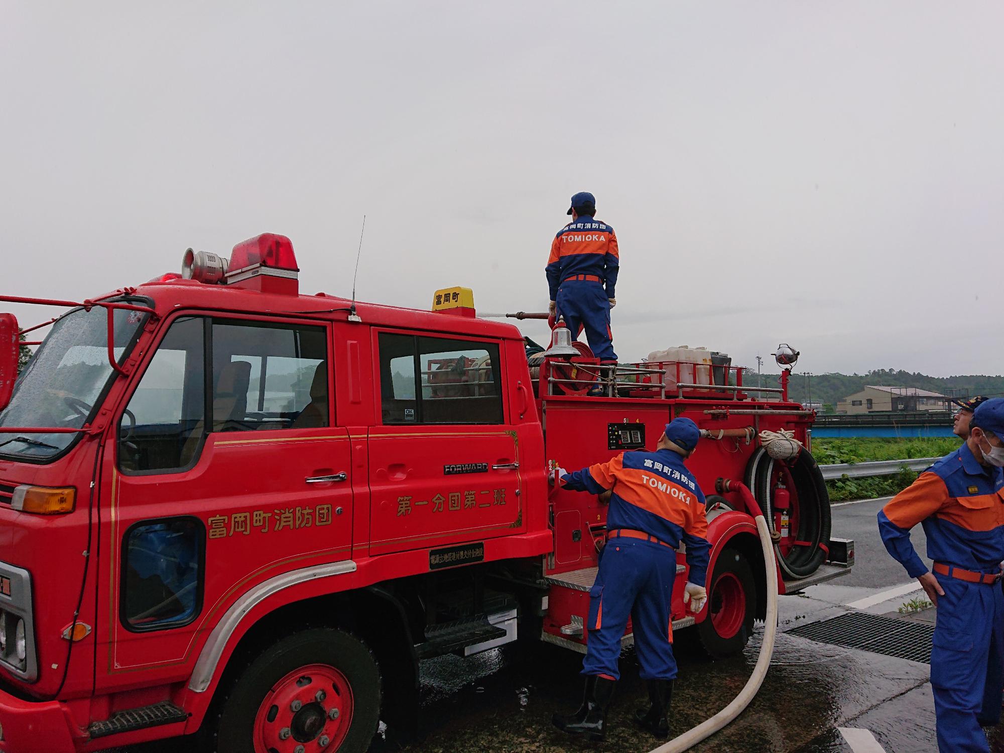 水槽付きポンプ車の水の入れ替え