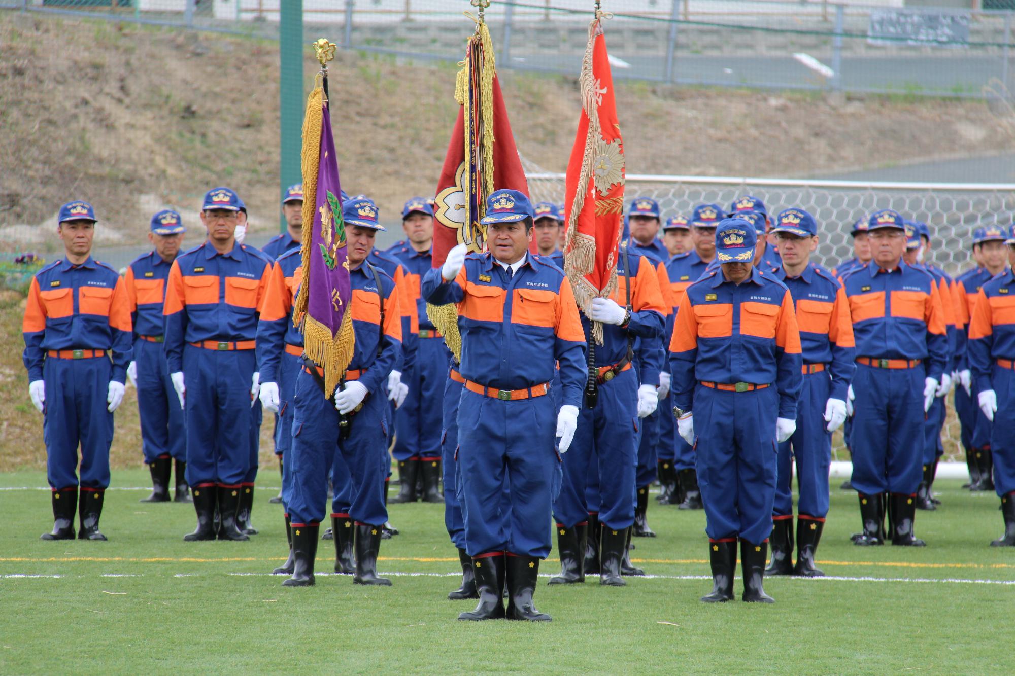 春季検閲で分列行進の指揮をとる団長