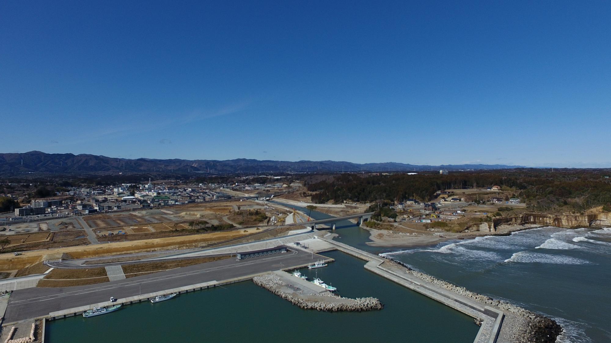 上空から写した富岡漁港の写真